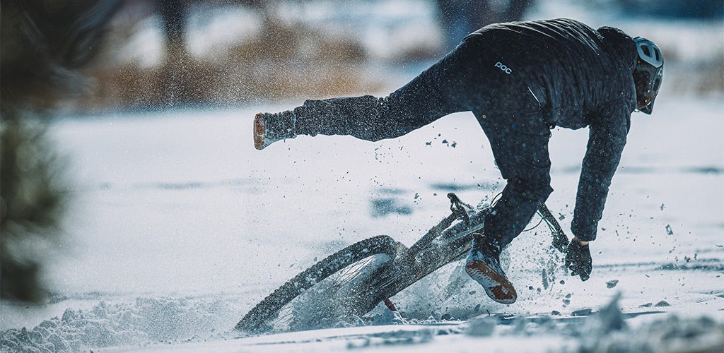 rider dramatically bailing off Niner bike into snow